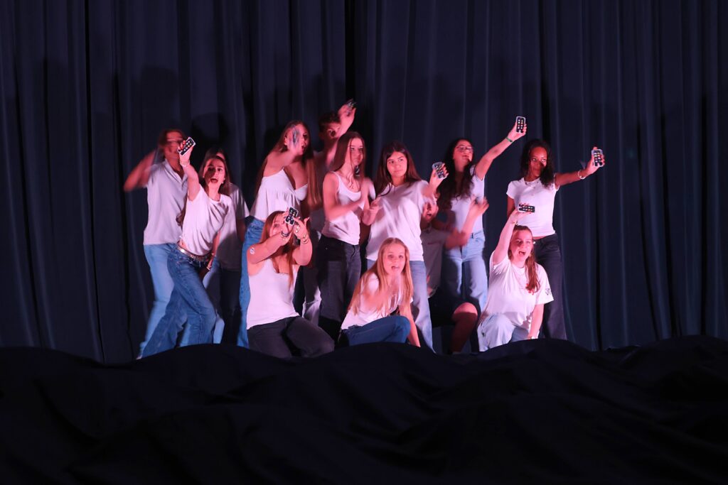 Une belle saison théâtrale au lycée 11 AK7A7710